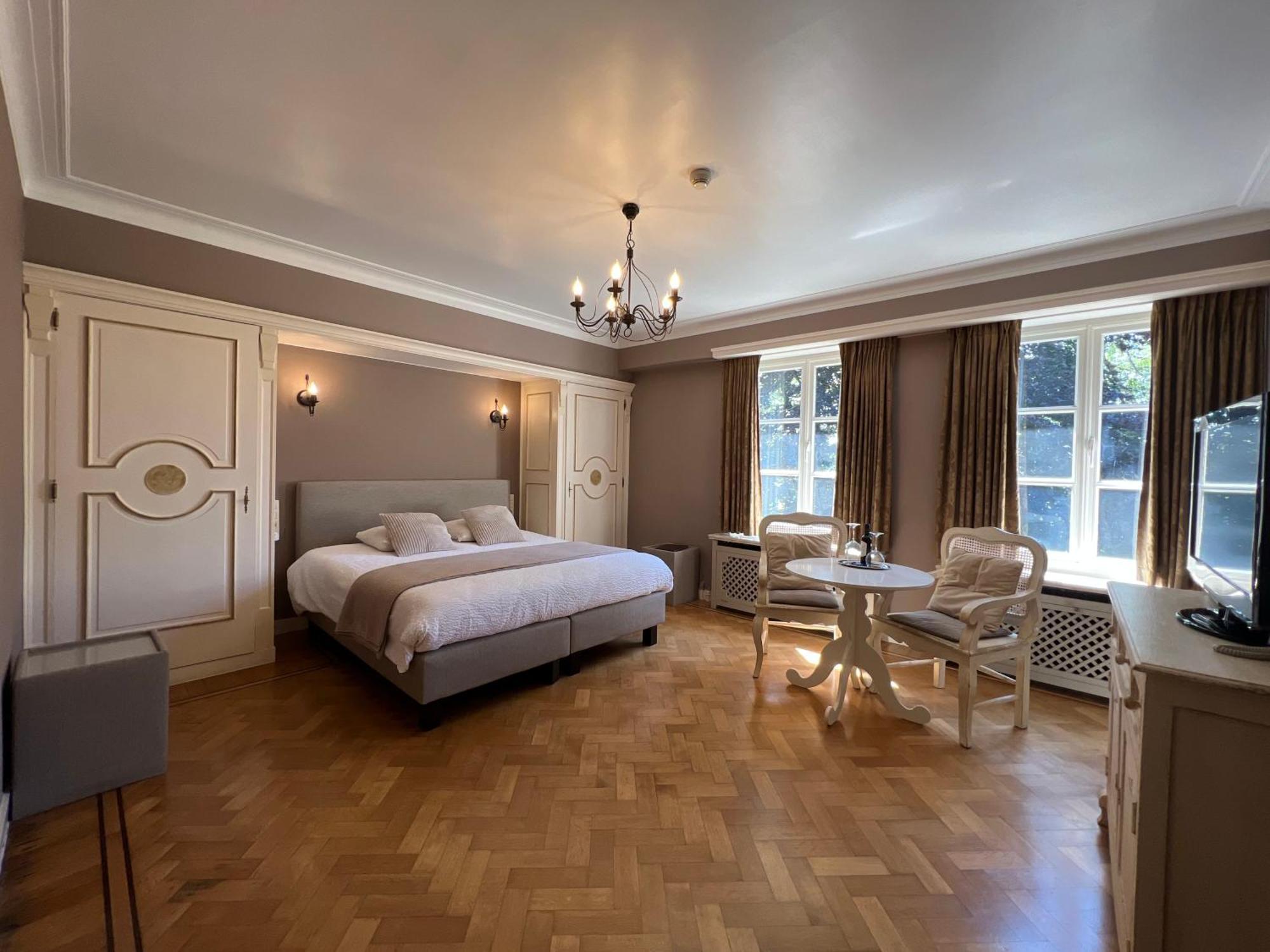Hotel Fleur De Lys Zedelgem Exteriör bild